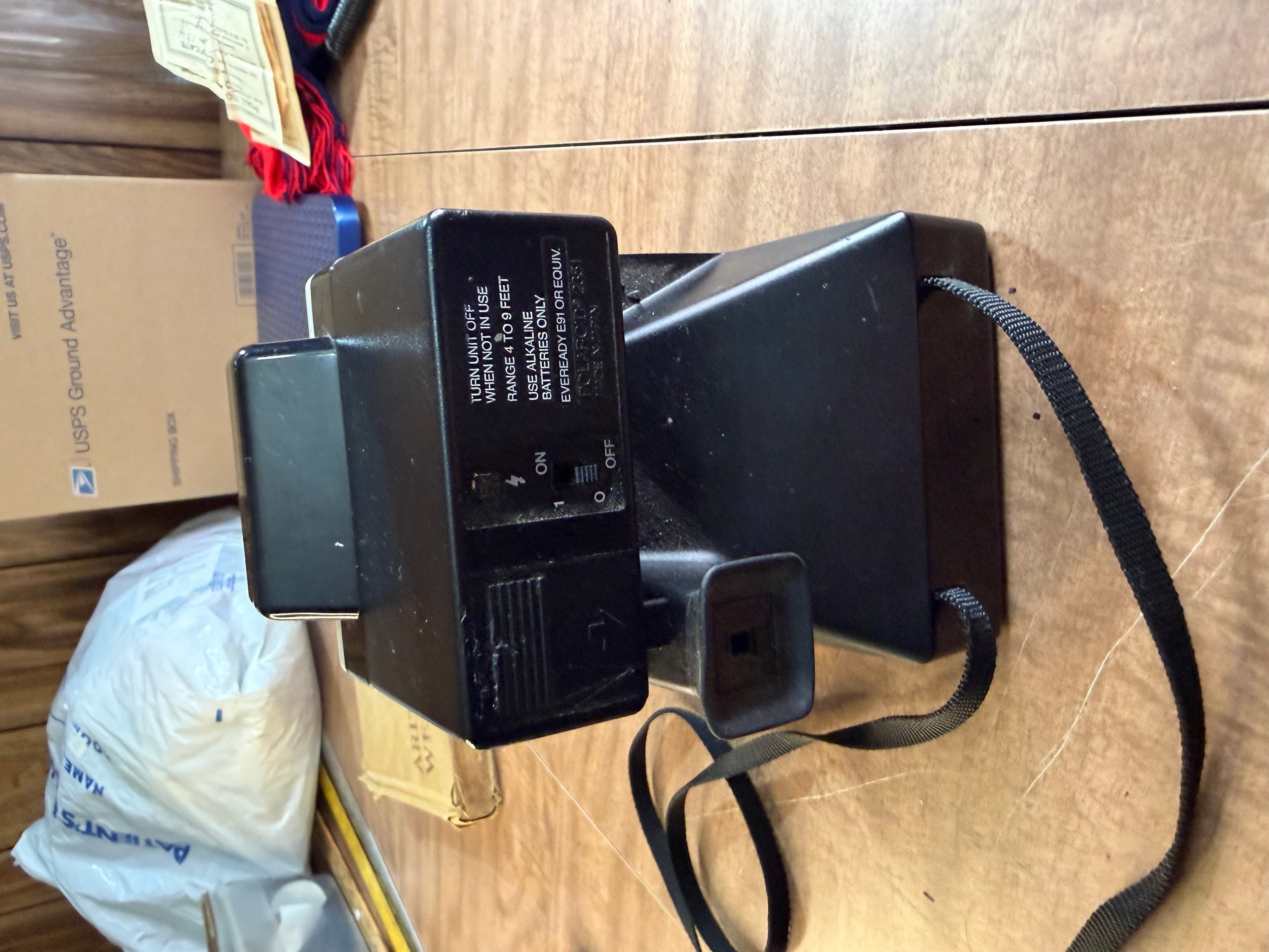 Polaroid Land Camera Model 1000 Vintage Instant Film Camera - Thumbnail 4