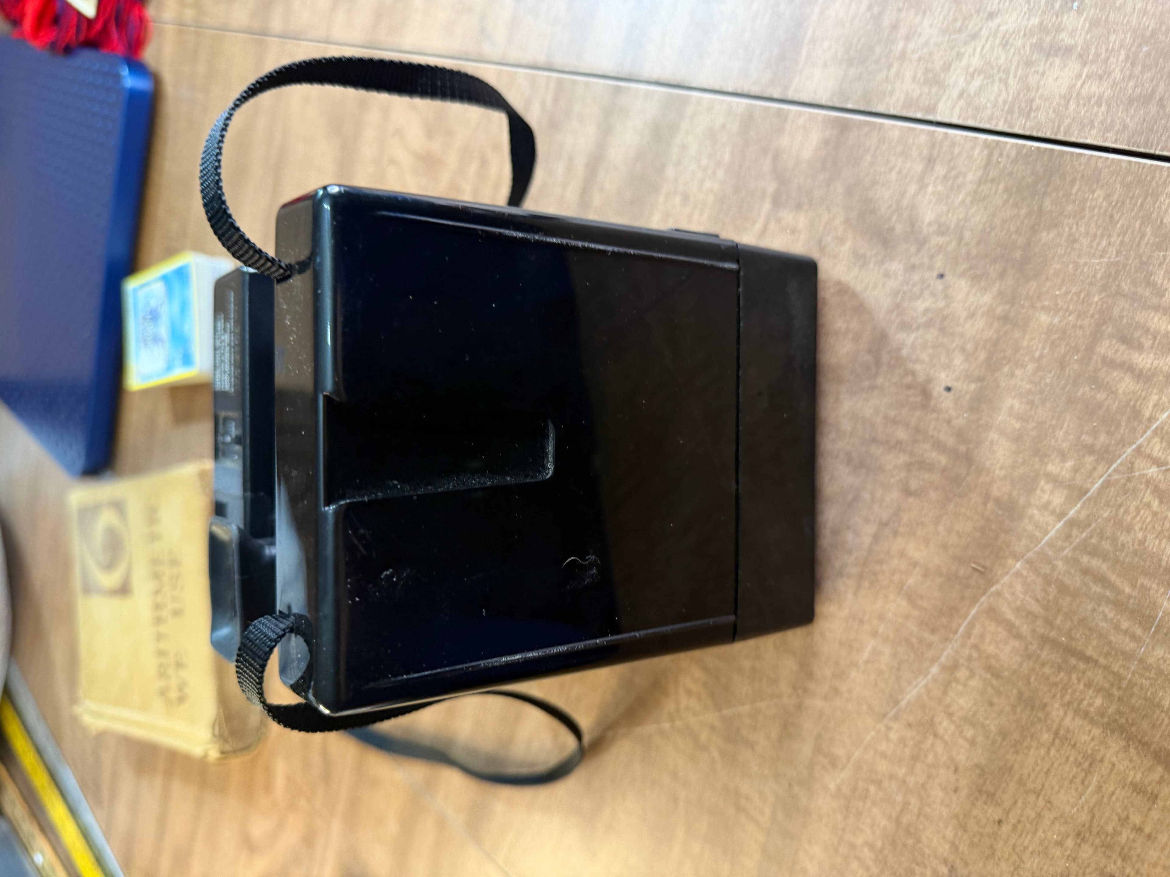 Polaroid Land Camera Model 1000 Vintage Instant Film Camera - Thumbnail 5