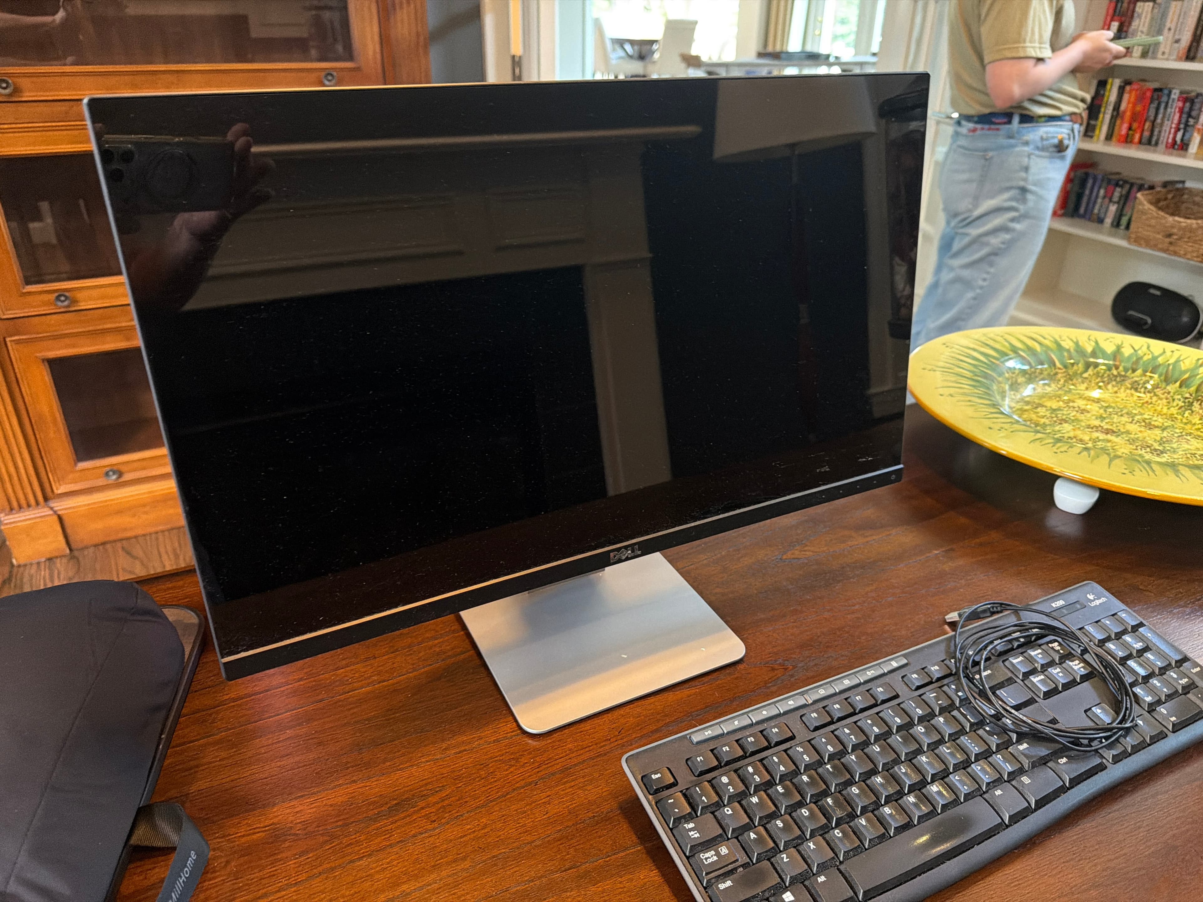 Dell 24" LED Monitor Full HD, Adjustable Stand - Image 1