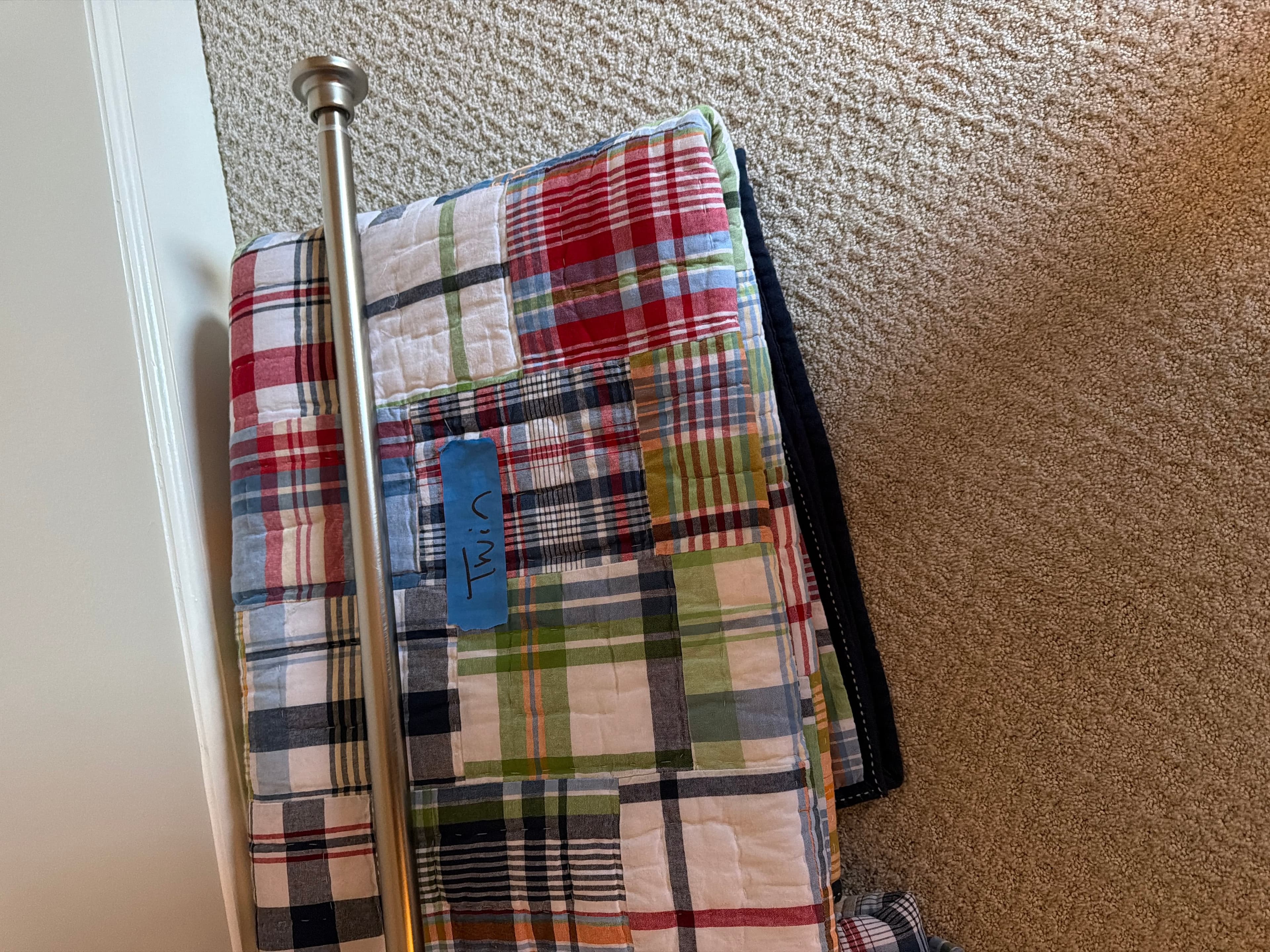 Twin plaid blanket - Image 1