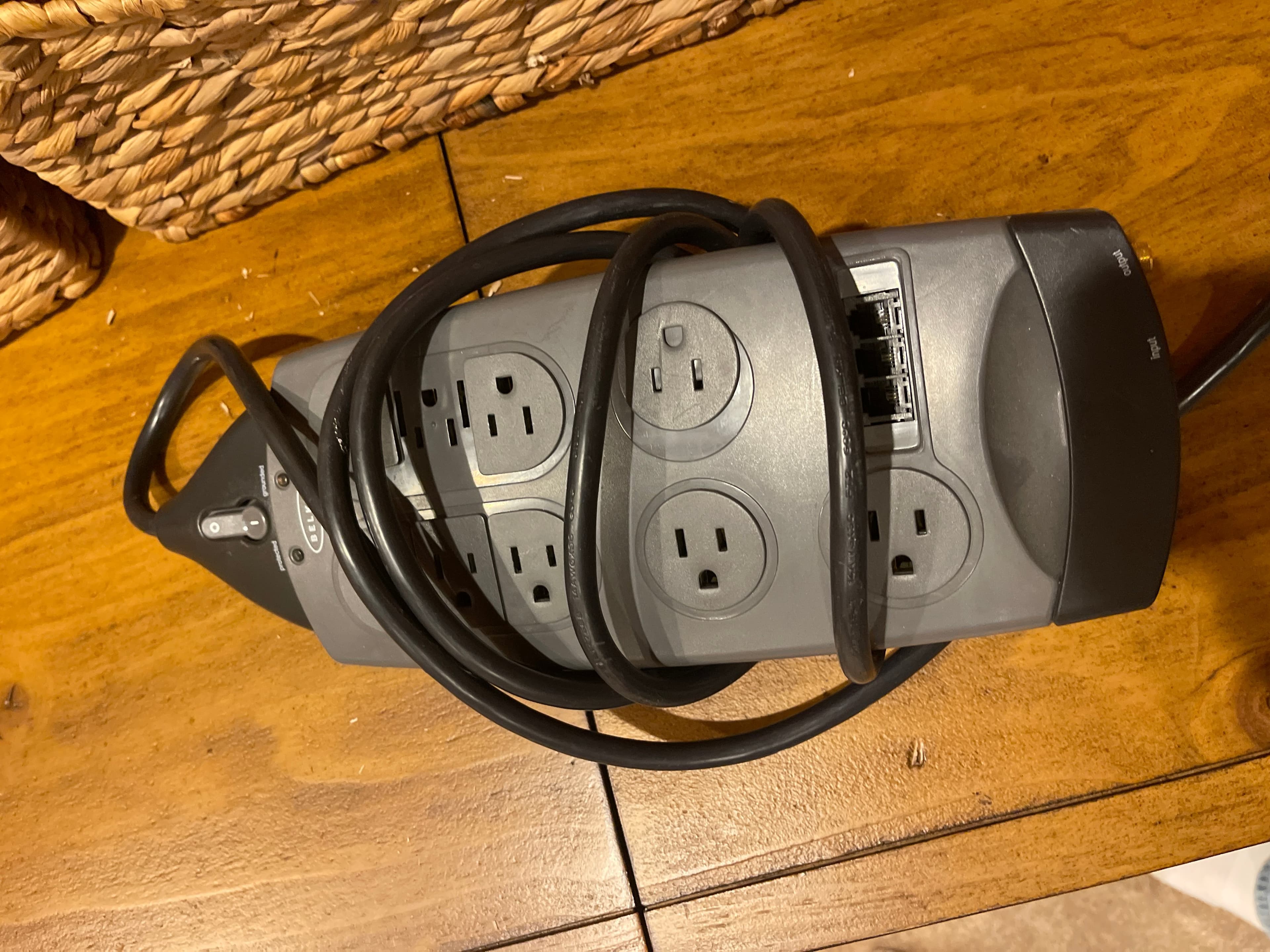 Belkin surge protector - Image 1