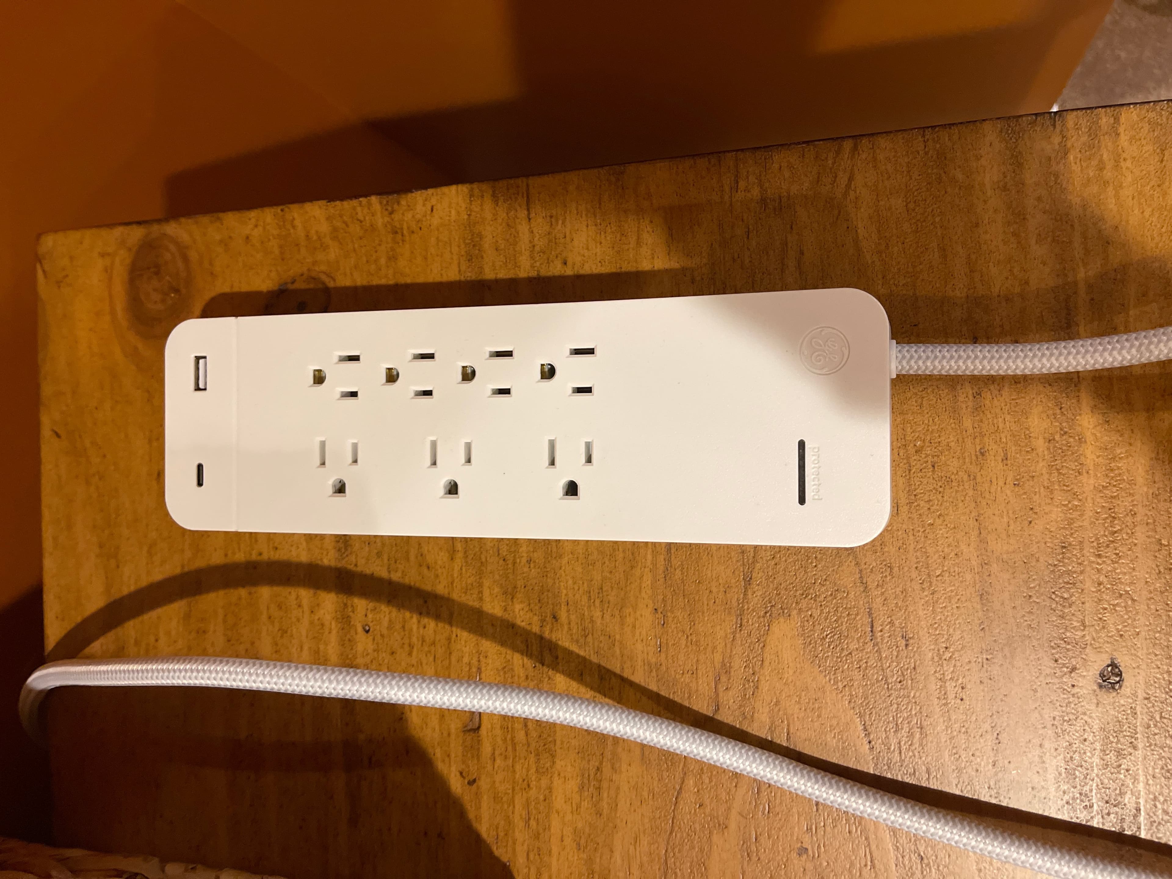 Power Strip with USB Ports, 6 Outlets, 2 USB Ports, 3ft Cord - Image 1