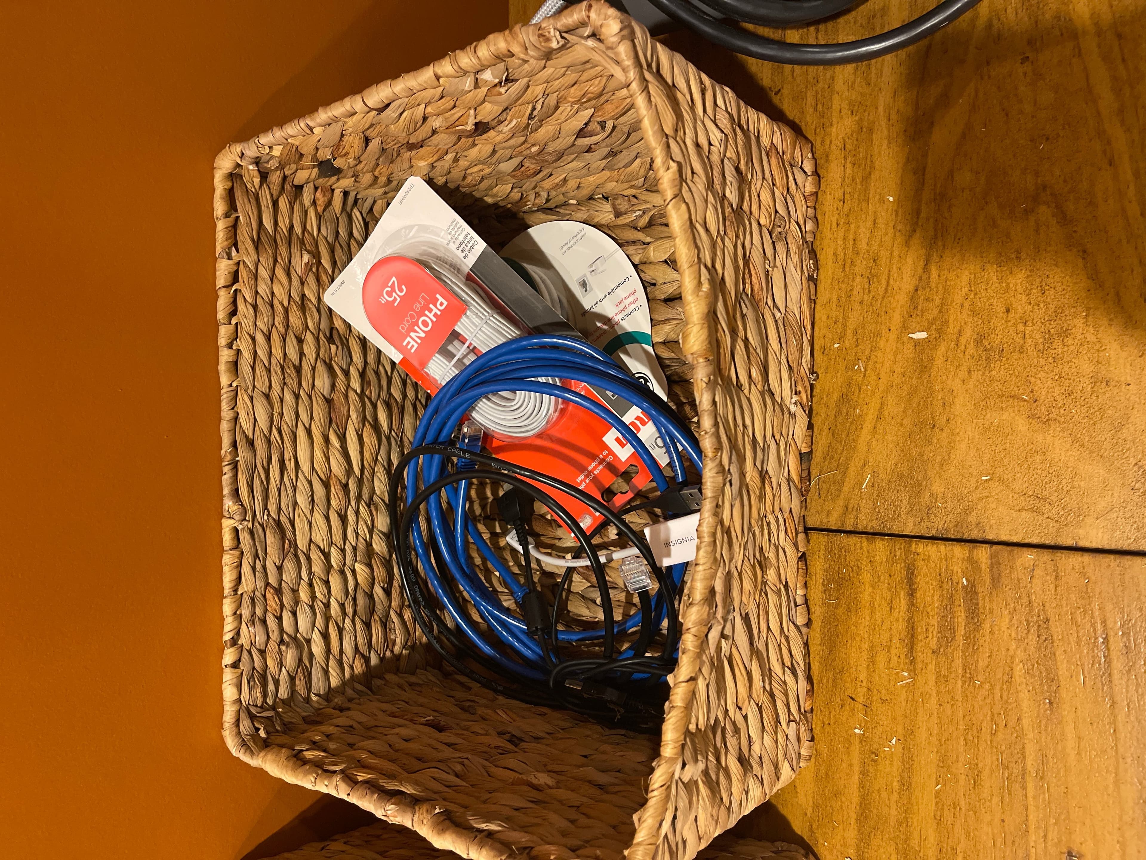 Box of wires - Image 1
