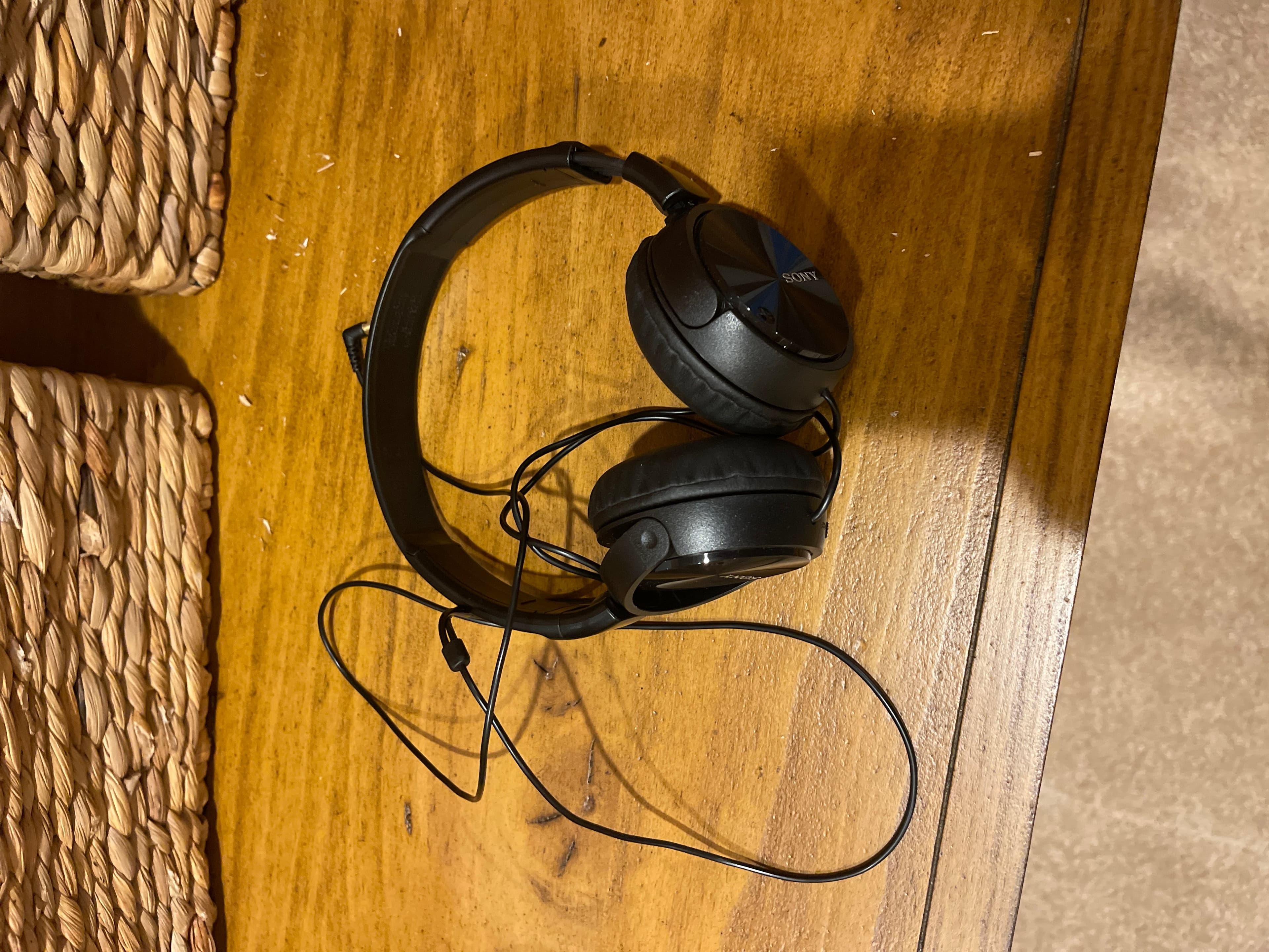 Sony headphones - Image 1