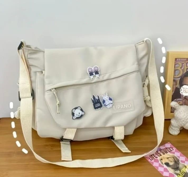 Hot topic BLUE Messenger Bag with Removable Badges Back To School Fun!