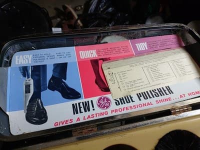 Vintage GE Shoe Polisher Model SP2 with brushes and case - Thumbnail 2