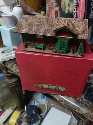 Hallmark 1994 Sarah Plain and Tall Collection The Hays Train Station Christmas - Image 1