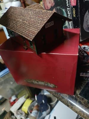 Hallmark 1994 Sarah Plain and Tall Collection The Hays Train Station Christmas - Thumbnail 3