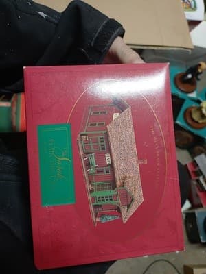 Hallmark 1994 Sarah Plain and Tall Collection The Hays Train Station Christmas - Thumbnail 6