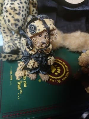 The Boyds Collection Balley And Mathew Ornaments And Plush Bears Wearing The... - Thumbnail 5