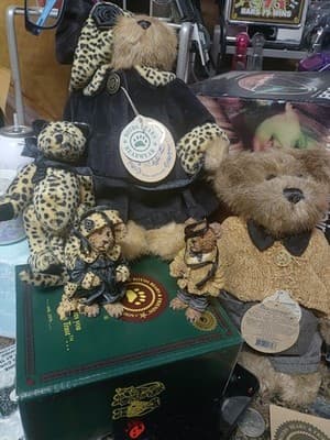 The Boyds Collection Balley And Mathew Ornaments And Plush Bears Wearing The... - Image 1