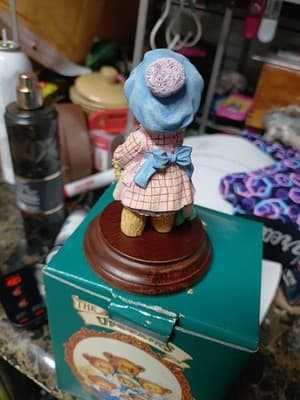 The Upstairs Downstairs Bears: Betsy Sweetcroft - Going Out For Tea - Dept 56 - Thumbnail 2