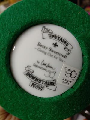 The Upstairs Downstairs Bears: Betsy Sweetcroft - Going Out For Tea - Dept 56 - Thumbnail 3