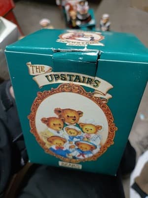 The Upstairs Downstairs Bears: Betsy Sweetcroft - Going Out For Tea - Dept 56 - Thumbnail 4