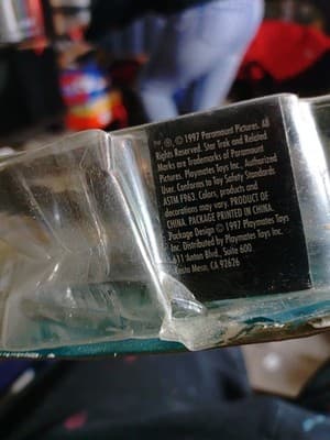 1997 star trek captain jean luc picard. New In Box. Box Is Pretty Banged Up Tho. - Thumbnail 2