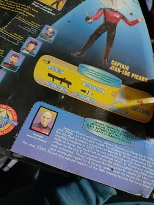 1997 star trek captain jean luc picard. New In Box. Box Is Pretty Banged Up Tho. - Thumbnail 4