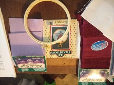 Lot Of Stitching Material, Magazines, Partial Done Project, Learning Material. - Thumbnail 4