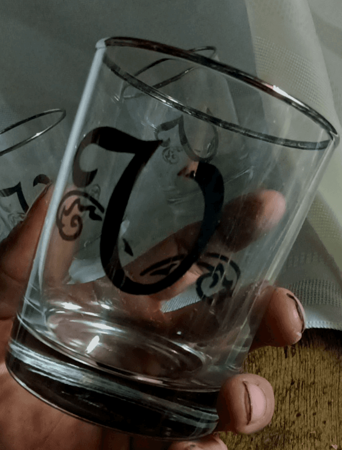 Set Of 5 Silver Lettering "V" Drinking Glasses With Silver Rim - Thumbnail 2