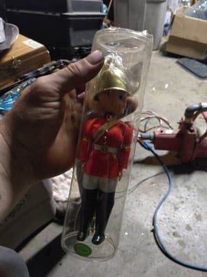 Vintage British Life Guard Soldier Doll Made In Britain w/Sword & Case Exc Cond - Thumbnail 5