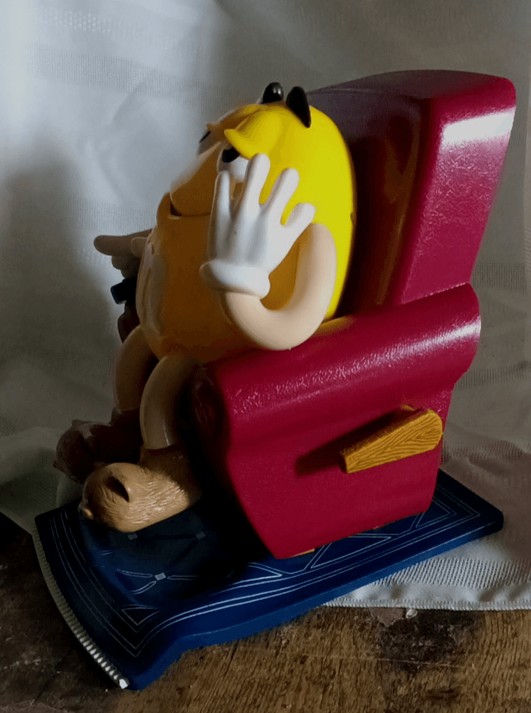 M & M'S CHAIR RECLINER (YELLOW LAZY BOY) CANDY DISPENSER 1999 MARS INC. EX!! - Thumbnail 2