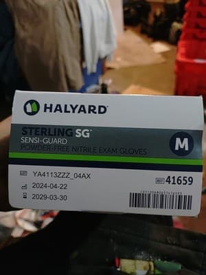 Halyard 41659 Sterling SG PowderFree Nitrile Exam Gloves Med Exp 4/25 250 1 Box - Thumbnail 2