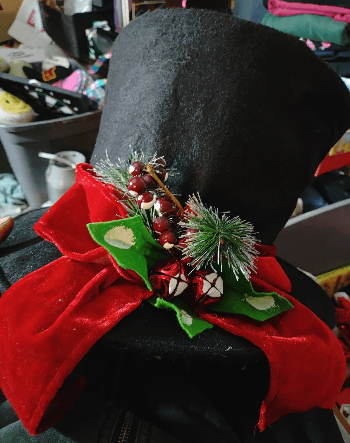 11 IN TOP HAT BLACK WITH RED BOW PINE & HOLLY BERRIES TABLE TOP DECOR - Image 1