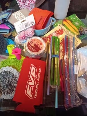 Huge Lot of Kitchen/Baking Supplies: \Spatulas \Popsicle makers \Coozies \Fun - Thumbnail 5