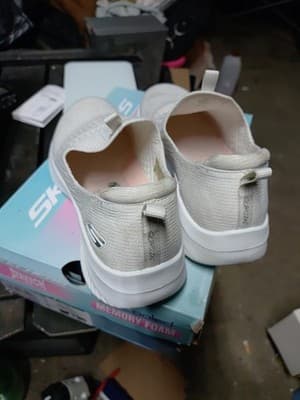 Skechers Stretch Fit Women's Classy Charm Sneaker, Size 6 With Air Cooled Memory - Thumbnail 3