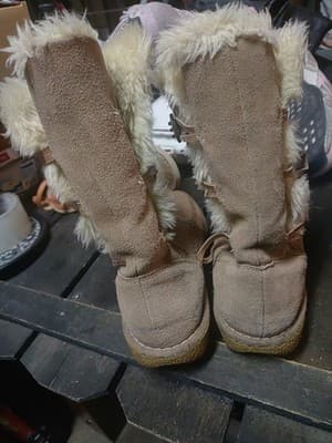 Encanto Women’s Size 6 Tan Suede Faux Fur Lined Moccasin Boots Side Toggle - Thumbnail 3