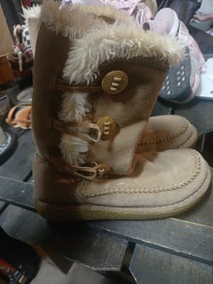 Encanto Women’s Size 6 Tan Suede Faux Fur Lined Moccasin Boots Side Toggle - Thumbnail 2