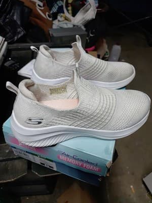 Skechers Stretch Fit Women's Classy Charm Sneaker, Size 6 With Air Cooled Memory - Thumbnail 4