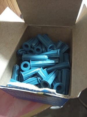 Lot Of Various Types Of Anchors. Plastic Anchors, Concrete Anchors,... - Thumbnail 14