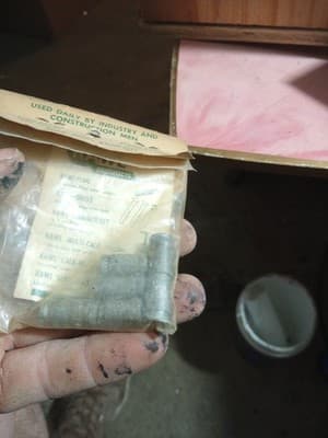 Lot Of Various Types Of Anchors. Plastic Anchors, Concrete Anchors,... - Thumbnail 12