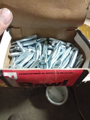 Lot Of Various Types Of Anchors. Plastic Anchors, Concrete Anchors,... - Thumbnail 16