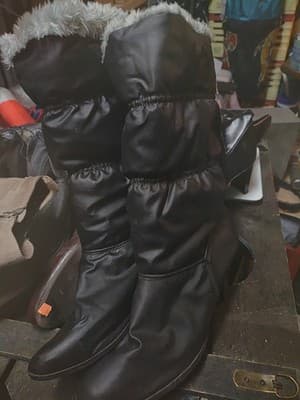 Vtg 70s 80s Black Quilted Puffer Winter Boots Fur Lined Heeled Women’s 10... - Image 1