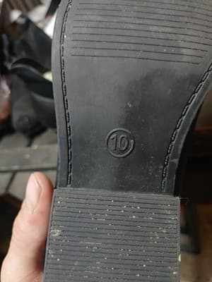 Universal Thread Nora V-Cut Ankle Booties Black Faux Leather Size 10 Slip On - Thumbnail 5