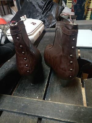 Monroe & Main Booties Studded Accents Heels Brown Size 8.5M - Thumbnail 4