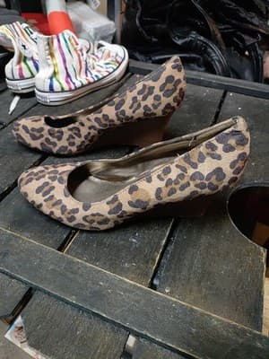 Dexter Womens Size 10 Leopard Cheetah Print Faux Suede Wedge Heels Pumps Shoes - Thumbnail 2