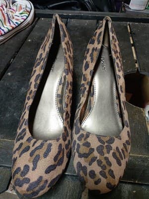 Dexter Womens Size 10 Leopard Cheetah Print Faux Suede Wedge Heels Pumps Shoes - Image 1