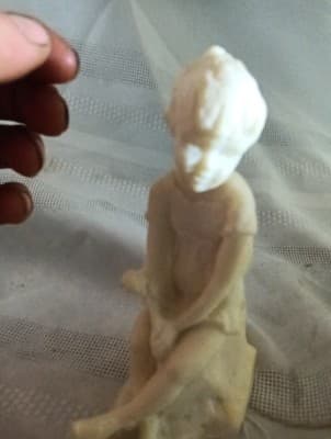 Avondale Melissa Little Girl Figurine Sitting Crushed Glass Signed - Thumbnail 5