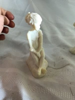 Avondale Melissa Little Girl Figurine Sitting Crushed Glass Signed - Thumbnail 4