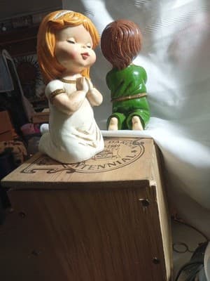 Vintage Praying Boy Girl Star Pair 60’s 70’s Kitsch - Thumbnail 6
