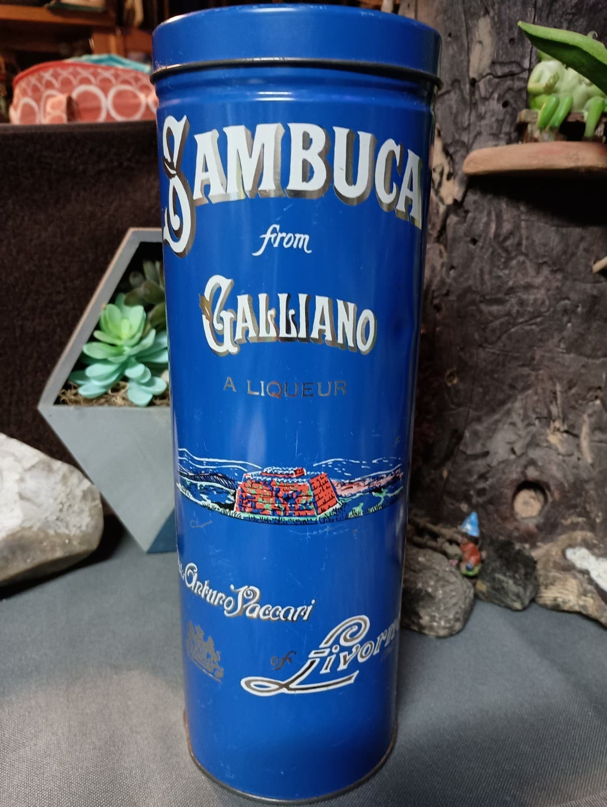 Empty Vintage Sambuca from Galliano Liquor Tin. § - Thumbnail 2