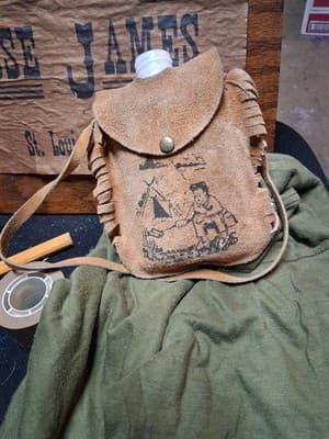 Vintage Leather Yellowstone Park Whiskey/ Water Flask Missing Cap Pre-owned - Image 1