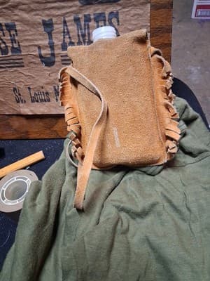 Vintage Leather Yellowstone Park Whiskey/ Water Flask Missing Cap Pre-owned - Thumbnail 2