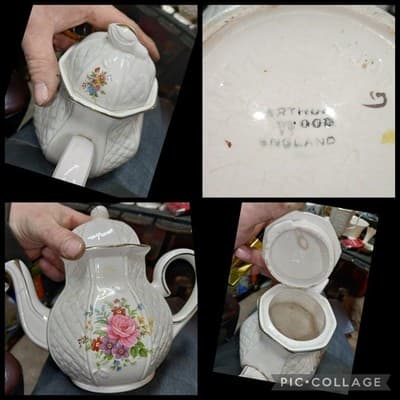 Item DescriptionItem Details:Maker: Arthur Wood & Son (Staffordshire, England) - Image 1