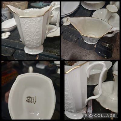 LENOX CREAM AND GOLD SCALLOPED EDGE DISH WITH FLUTED VASE IN CENTER - Image 1