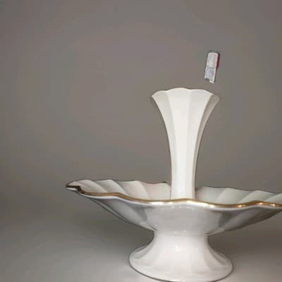 LENOX CREAM AND GOLD SCALLOPED EDGE DISH WITH FLUTED VASE IN CENTER - Thumbnail 2