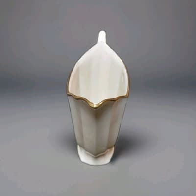 LENOX CREAM AND GOLD SCALLOPED EDGE DISH WITH FLUTED VASE IN CENTER - Thumbnail 4