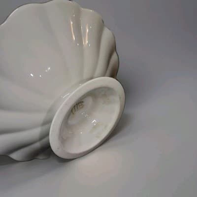 LENOX CREAM AND GOLD SCALLOPED EDGE DISH WITH FLUTED VASE IN CENTER - Thumbnail 5